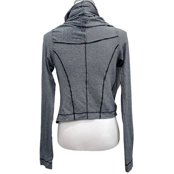 Lululemon Iconic Wrap Surplice Top Wee Stripe White Black Size 2 Lounge Active - Picture 3 of 8